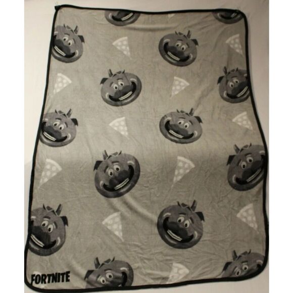 Fortnite Plush Throw 46x60in Polyester Grey Tomato Head Pizza Design - Picture 3 of 5